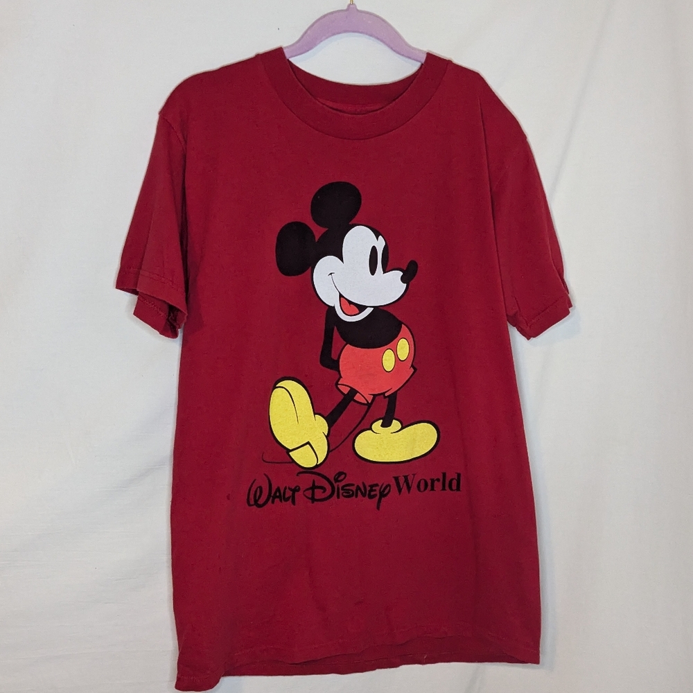 Vintage Walt Disney World Mickey Mouse red tee! Size small/medium! Thrifted!